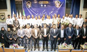 تجلیل از کارگران در عسلویه توسط دکتر علی صادقی مدیر عامل صندوق ذخیره فرهنگیان