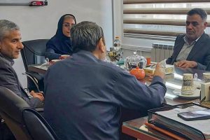 جلسه مدیر عامل شرکت صنایع آموزشی با آقای ازهری مدیر عامل مؤسسه انتشاراتی مدرسه وابسته به سازمان پژوهش، برنامه‌ریزی و تألیف کتب درسی وزارت آموزش و پرورش با موضوع همکاری های مشترک.